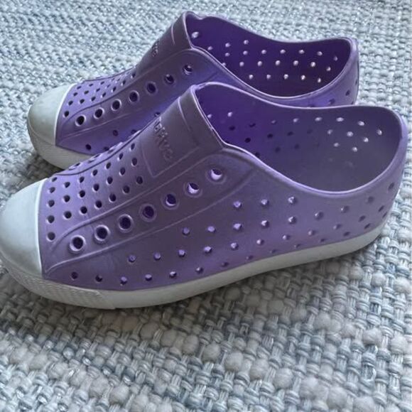 Native metallic purple Jefferson shoes - size 13C - Picture 2 of 4